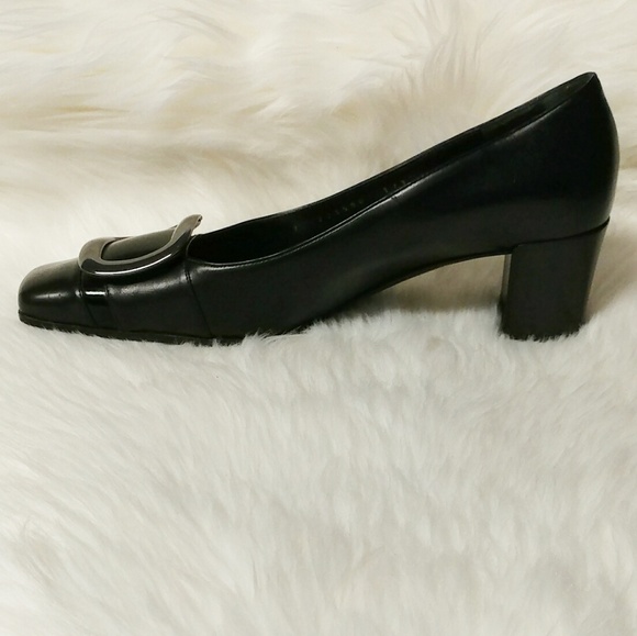 COPY - Bruno Magli Black Silver Buckle Pumps SZ 7B - Picture 3 of 5